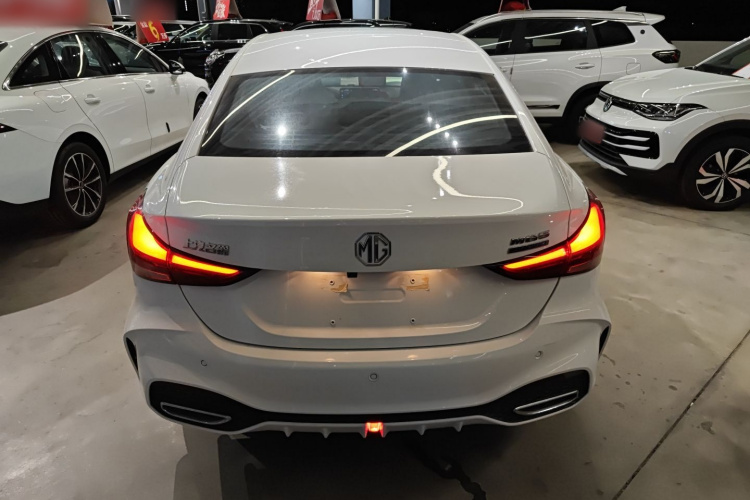 名爵 MG5 2025款 180DVVT 全球豪华版车身外观6