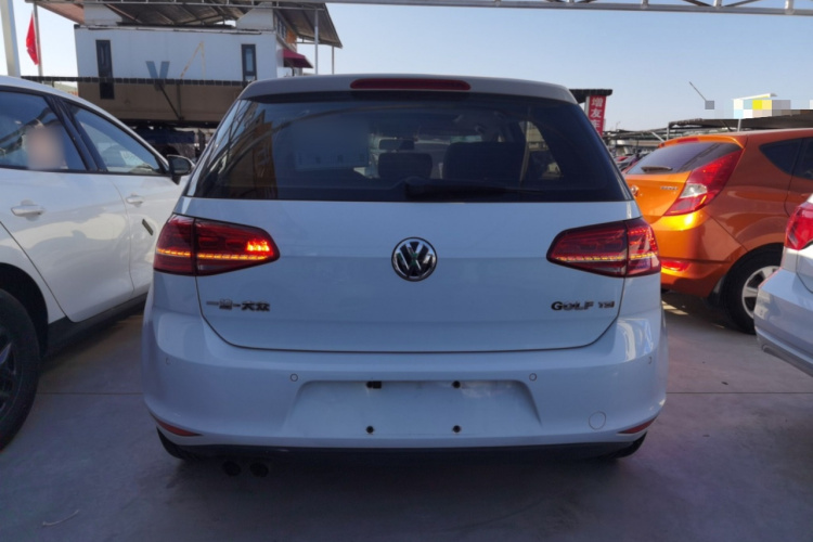 大众 高尔夫 2016款 230TSI 自动舒适型车身外观6