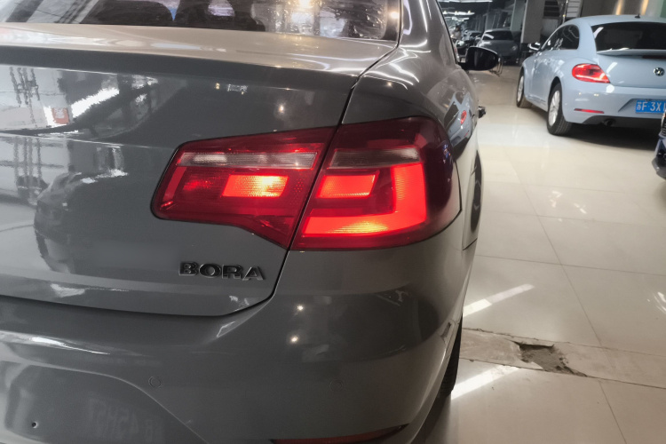 大众 宝来 2014款 1.6L 自动舒适型车身外观9