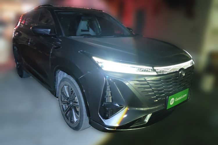 长安CS75 PLUS 2023款 第三代 1.5T 自动尊贵型车身外观3