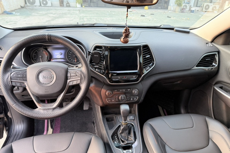 Jeep 自由光 2019款 2.0T 两驱智享版 国V中控内饰7006