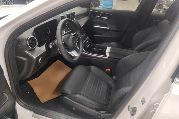 奔驰C级 2023款 改款 C 200 L 运动版中控内饰19