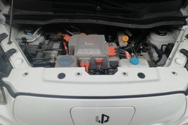 零跑汽车 零跑T03 2020款 400豪华版机舱底盘24