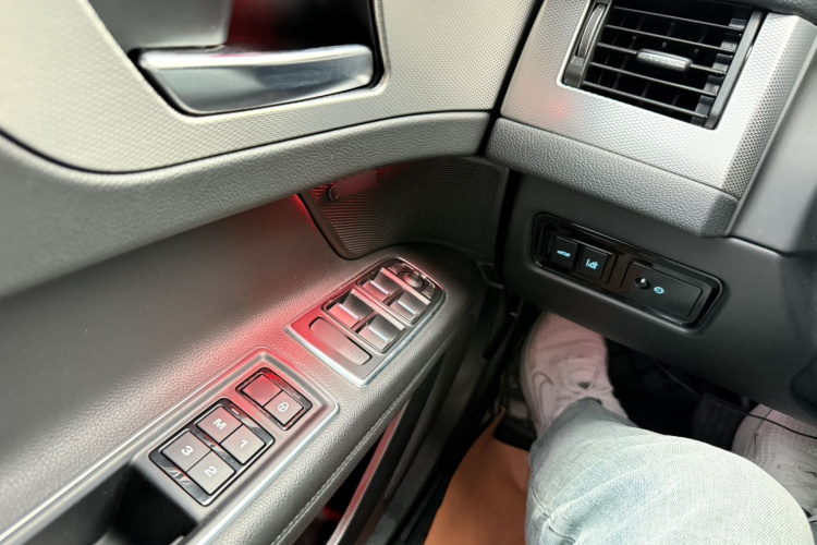 捷豹XFL 2020款 XFL 2.0T P200 两驱精英版中控内饰7012