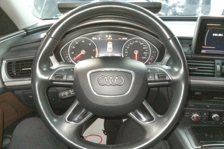 奥迪A6L 2018款 30周年年型 35 TFSI 时尚型中控内饰13