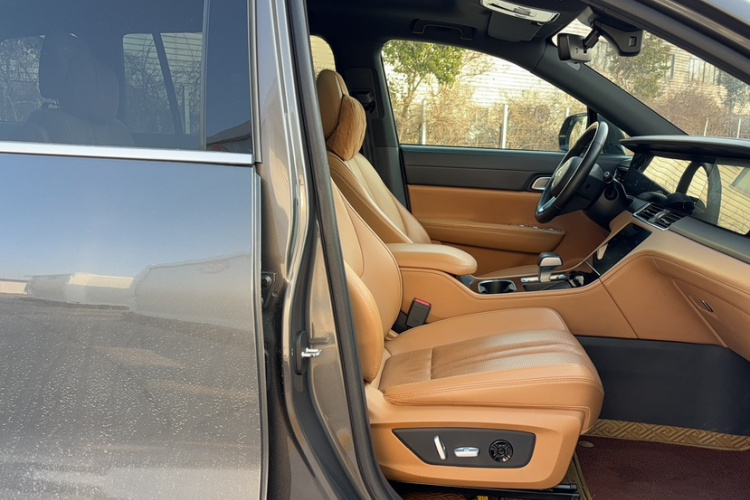 理想汽车 理想ONE 2021款 增程6座版局部细节41