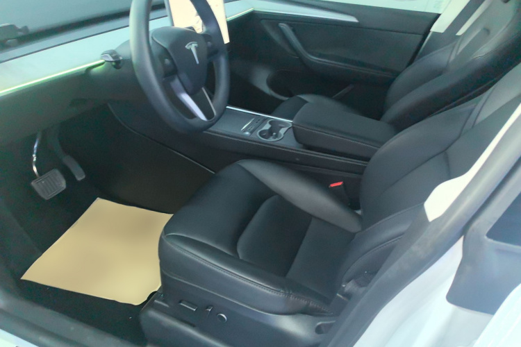 特斯拉 Model Y 2024款 后轮驱动版中控内饰19