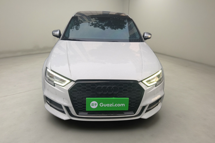 奥迪A3 2018款 30周年年型 Limousine 40 TFSI 运动型车身外观2