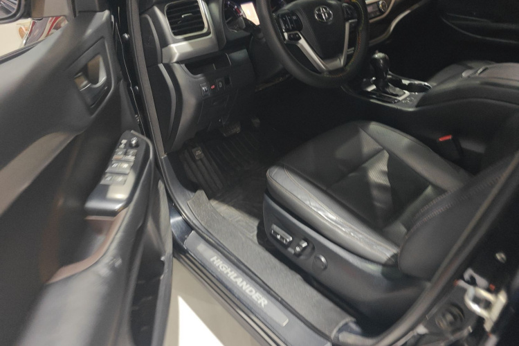 丰田 汉兰达 2015款 2.0T 四驱豪华版 7座局部细节19