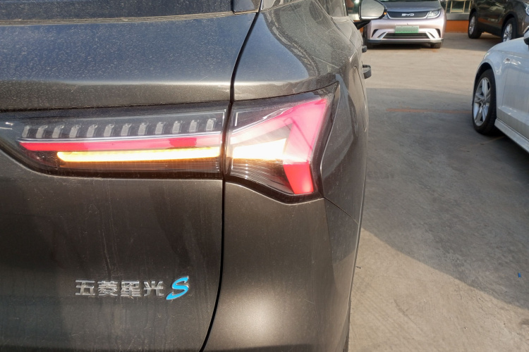 五菱汽车 五菱星光S 2024款 130km 旗舰型车身外观6001