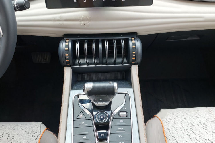 比亚迪 元PLUS 2023款 冠军版 430KM 超越型中控内饰7004