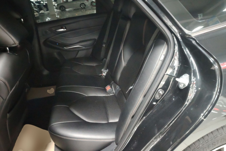 丰田 亚洲龙 2023款 2.0L 进取版中控内饰7004