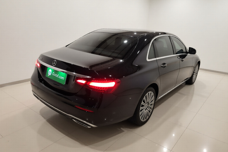 奔驰E级 2022款 改款三 E 300 L 时尚型车身外观7