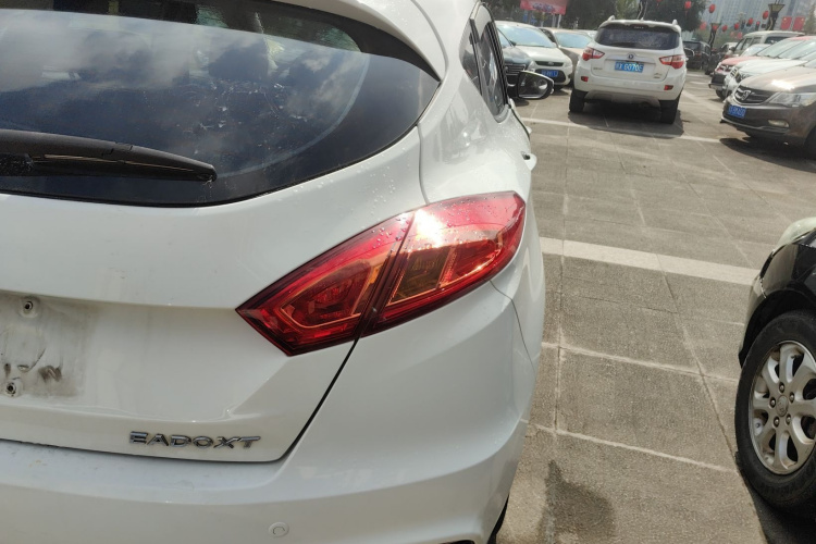 长安 逸动 2016款 XT 1.6L 自动俊酷型车身外观9