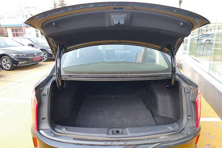 红旗E-QM5 2023款 改款 基础出行版机舱底盘23