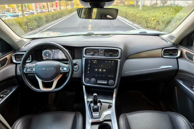 领克01 2017款 2.0T 两驱型Pro版中控内饰7005