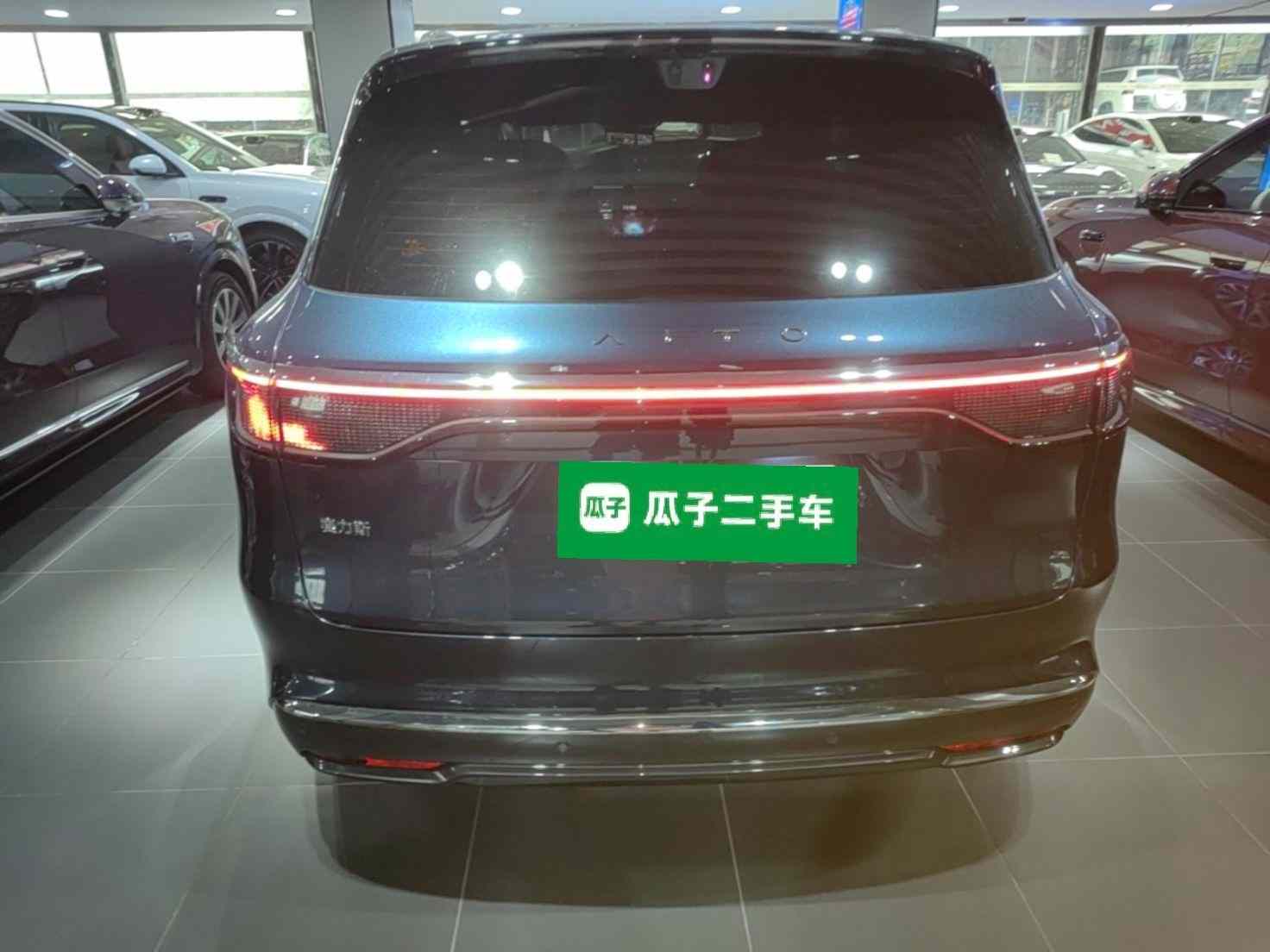 鸿蒙智行 问界M8 2025款 增程 Max+版 53.4kWh 6座版 (192线激光雷达）(3)