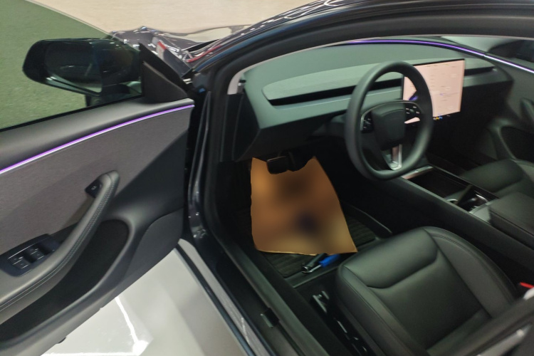 特斯拉 Model 3 2023款 后轮驱动版中控内饰20