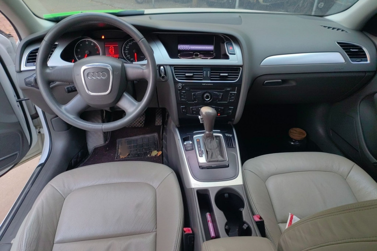 奥迪A4L 2011款 2.0 TFSI 标准型中控内饰7002