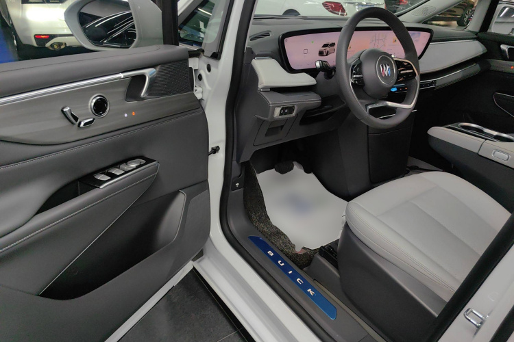 别克GL8 2025款 陆尊 智享版中控内饰7003