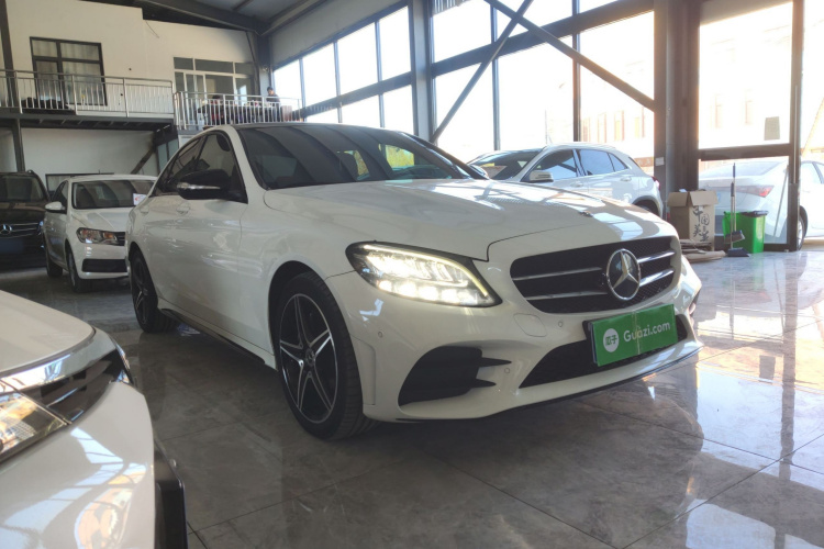 奔驰C级 2019款 C 260 运动版 4MATIC车身外观3