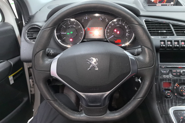 标致3008 2013款 1.6THP 自动至尚版中控内饰13