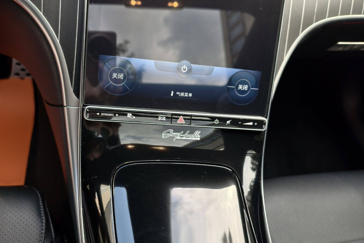 奔驰C级 2022款 改款 C 260 L 运动版中控内饰7012