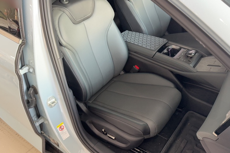 比亚迪 秦L 2024款 DM-i 120KM超越型局部细节41