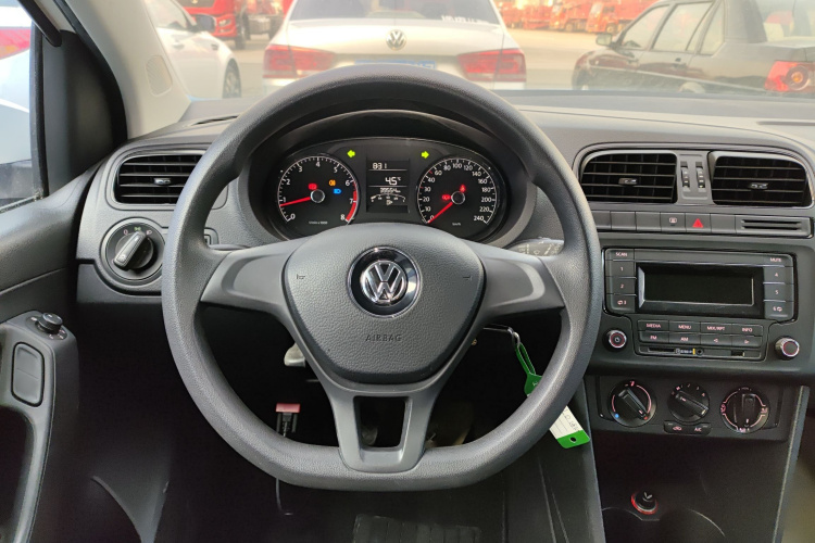 大众 Polo 2014款 1.4L 手动风尚版中控内饰13