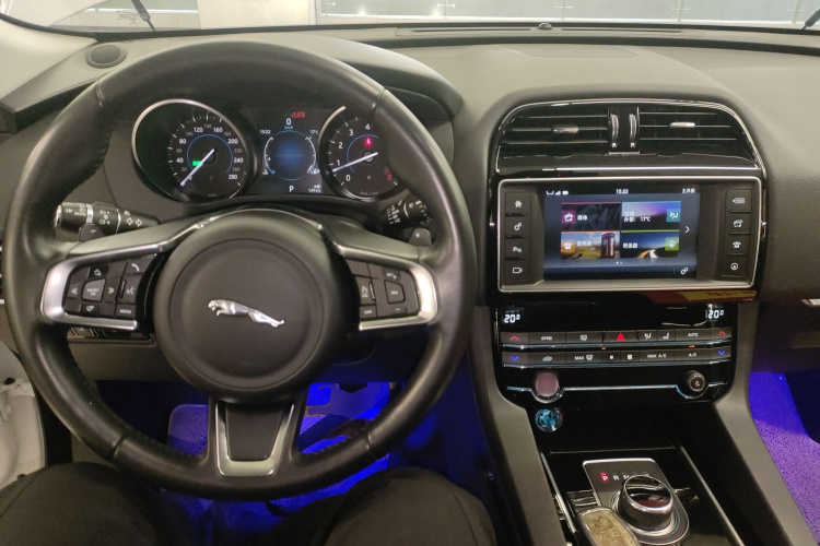 捷豹F-PACE 2018款 2.0T 两驱都市尊享版中控内饰12