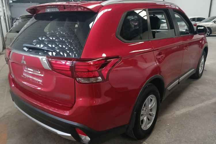 三菱 欧蓝德 2016款 2.0L 两驱风尚版 5座车身外观7