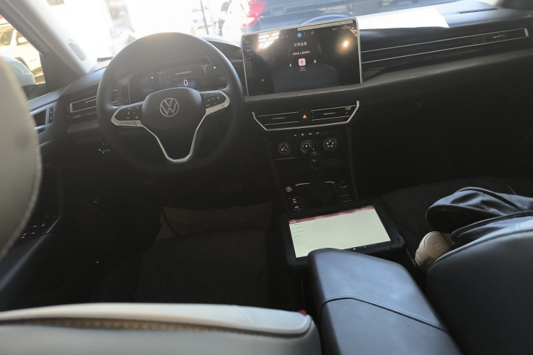 大众 速腾 2025款 改款二 300TSI DSG超越版中控内饰7002