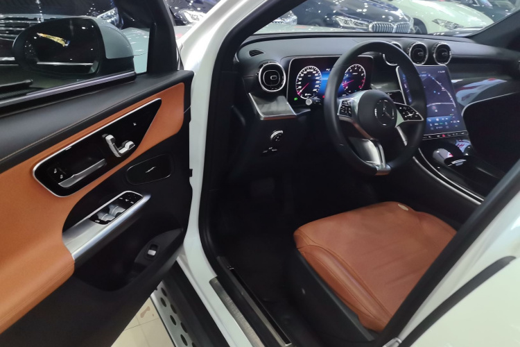 奔驰GLC 2023款 GLC 260 L 4MATIC 动感型 7座中控内饰20