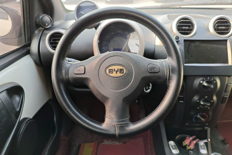 比亚迪F0 2015款 1.0L AMT 铉酷型中控内饰13