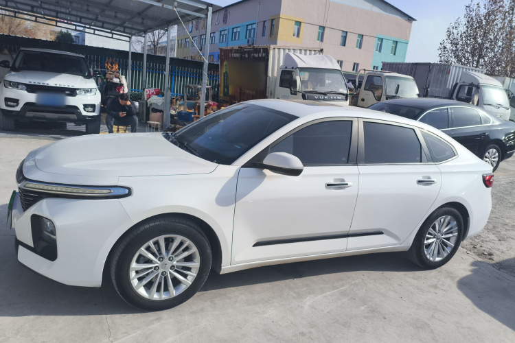 宝骏RC-5 2020款 1.5T CVT智耀豪华型车身外观4