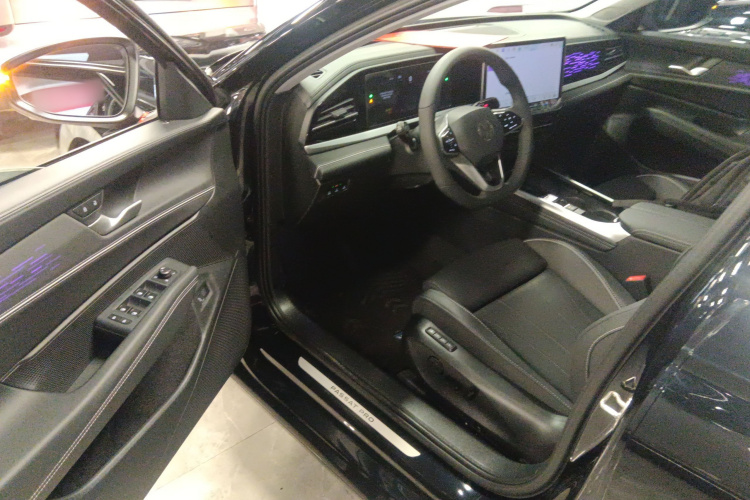 大众 帕萨特 2025款 Pro 380TSI 龙耀版中控内饰7003