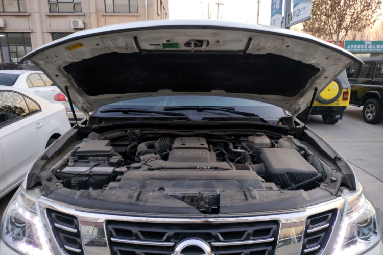 日产 途乐（平行进口） 机舱底盘24