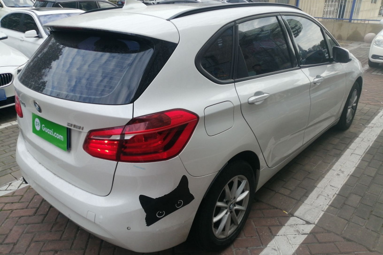 宝马2系旅行车 2016款 218i 时尚型车身外观7