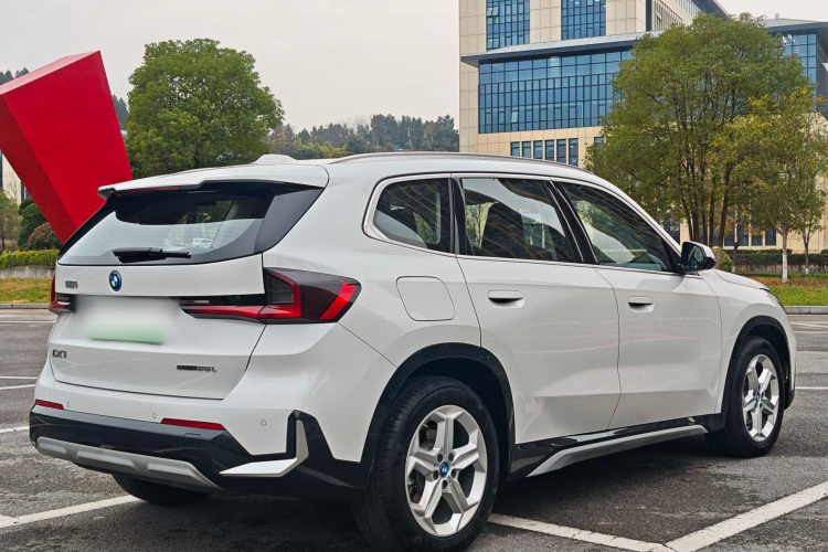 宝马iX1 2023款 eDrive25L X设计套装车身外观6004