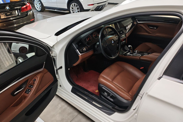 宝马5系(进口) 2014款 520i 典雅型中控内饰20
