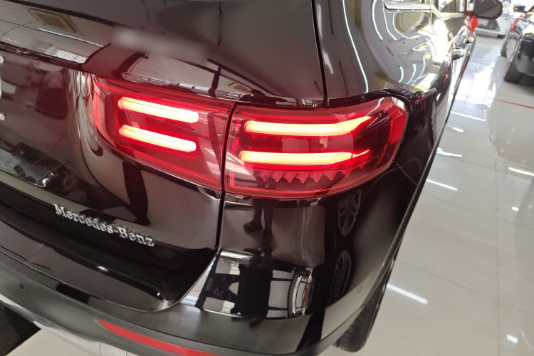 奔驰GLB 2024款 改款 GLB 220 时尚型车身外观9