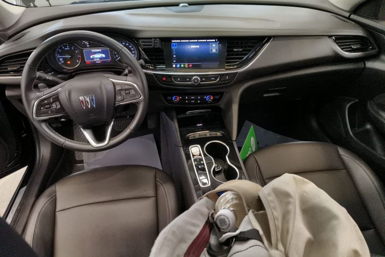 别克 君威 2024款 25T 超享版中控内饰12