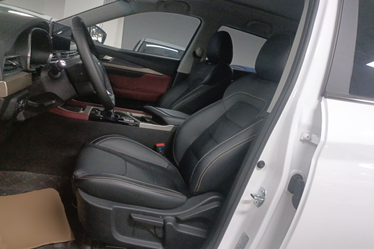 捷途X70 2023款 1.5T 手动超越版 7座中控内饰19
