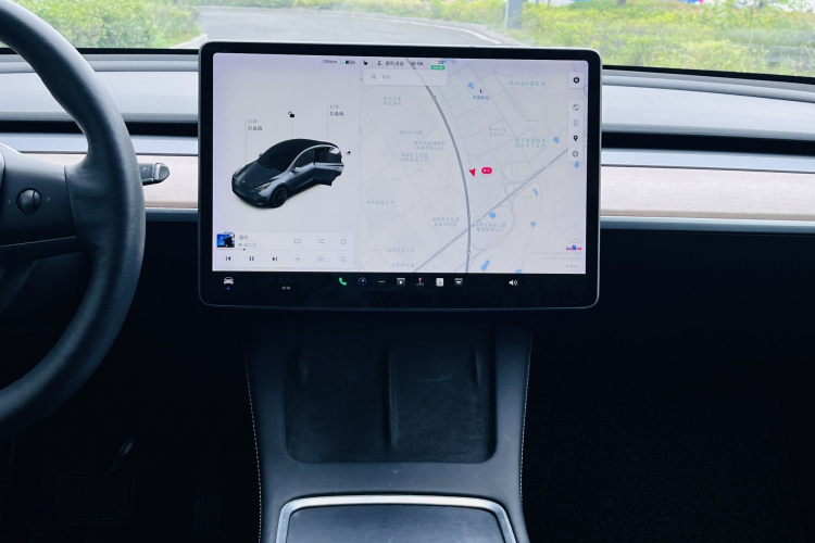 特斯拉 Model Y 2021款 长续航全轮驱动版中控内饰7006