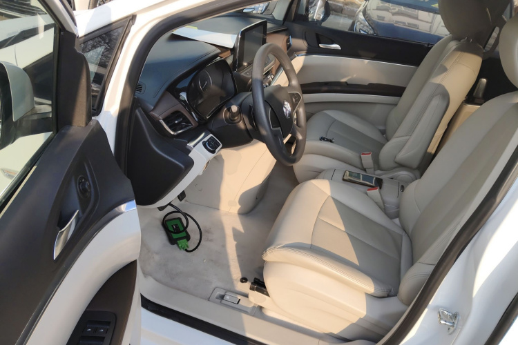 别克GL8 2023款 陆上公务舱 舒适型中控内饰20