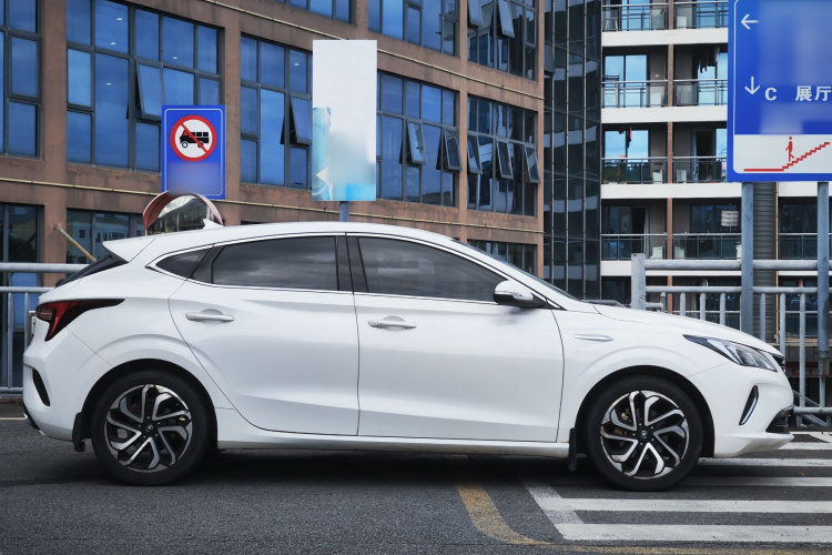 长安 逸动 2018款 XT 1.6L GDI 手动风潮型 国V车身外观6007