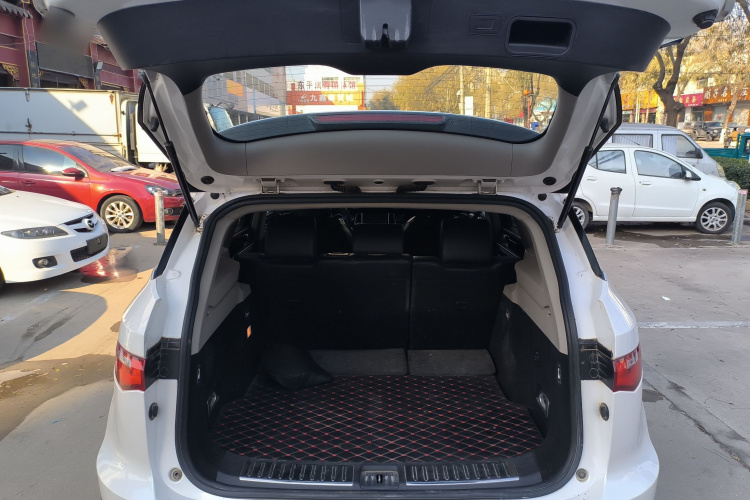 众泰T700 2017款 1.8T 双离合尊享型机舱底盘23