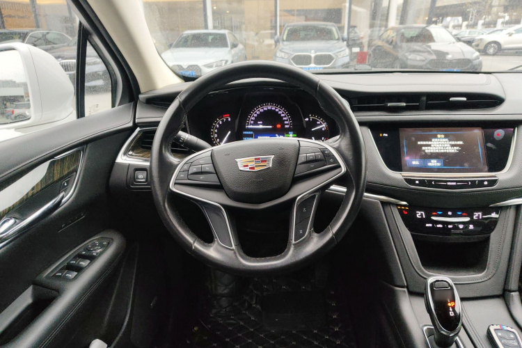 凯迪拉克XT5 2016款 28T 四驱豪华型中控内饰13