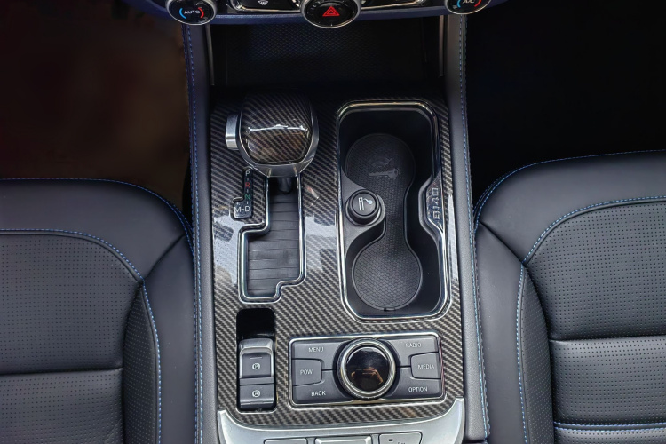 北京BJ40 2018款 PLUS 2.0T 自动四驱城市猎人版局部细节18