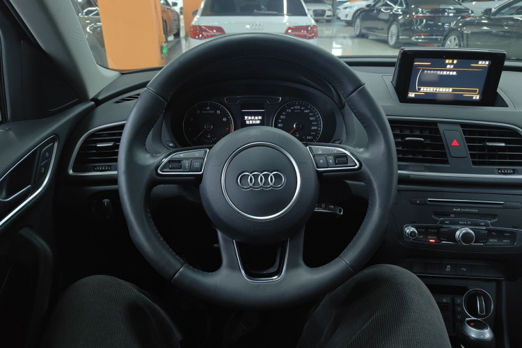 奥迪Q3 2018款 30周年年型 30 TFSI 时尚型局部细节13